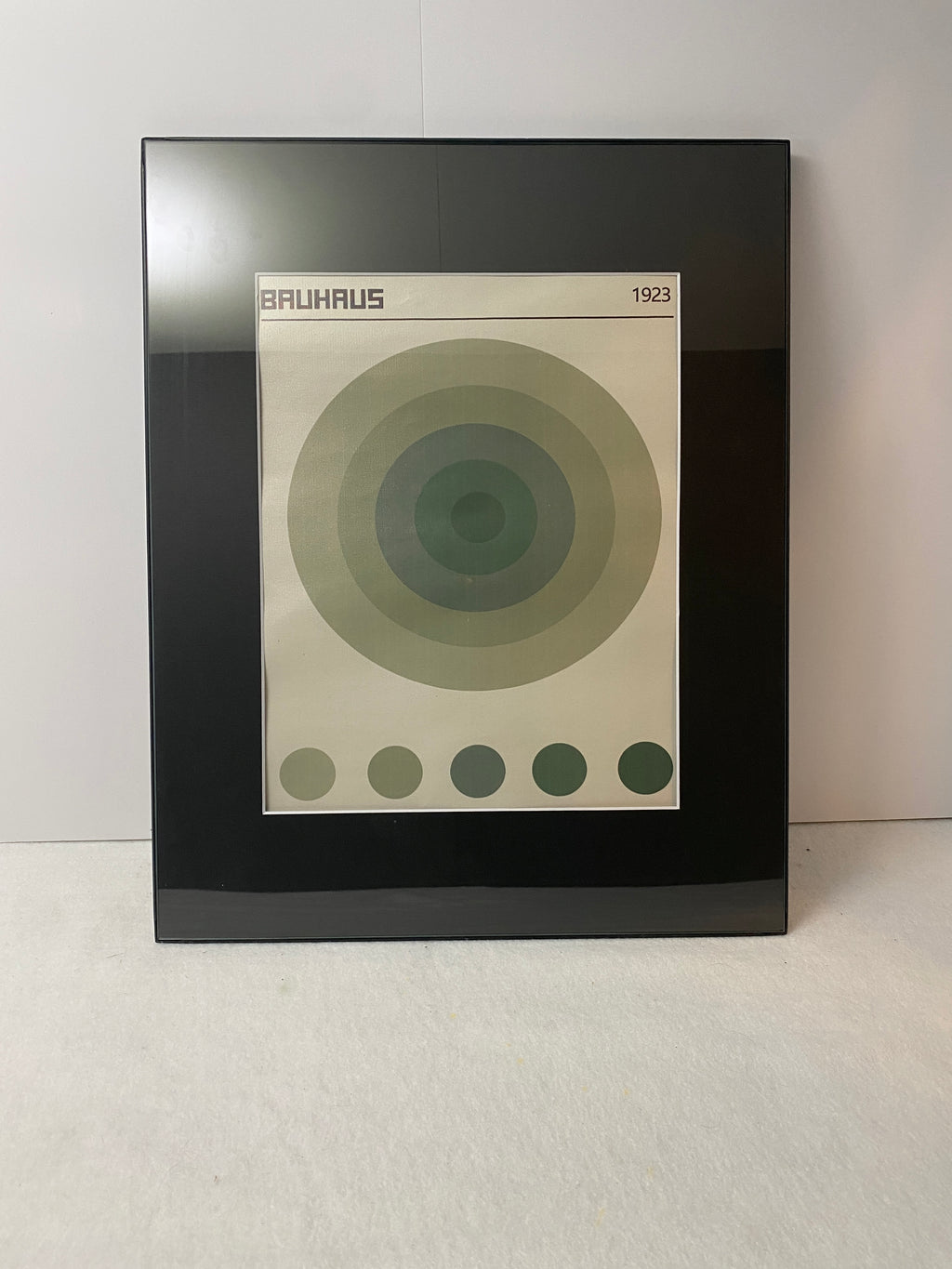Bauhaus Ombre Green Circles