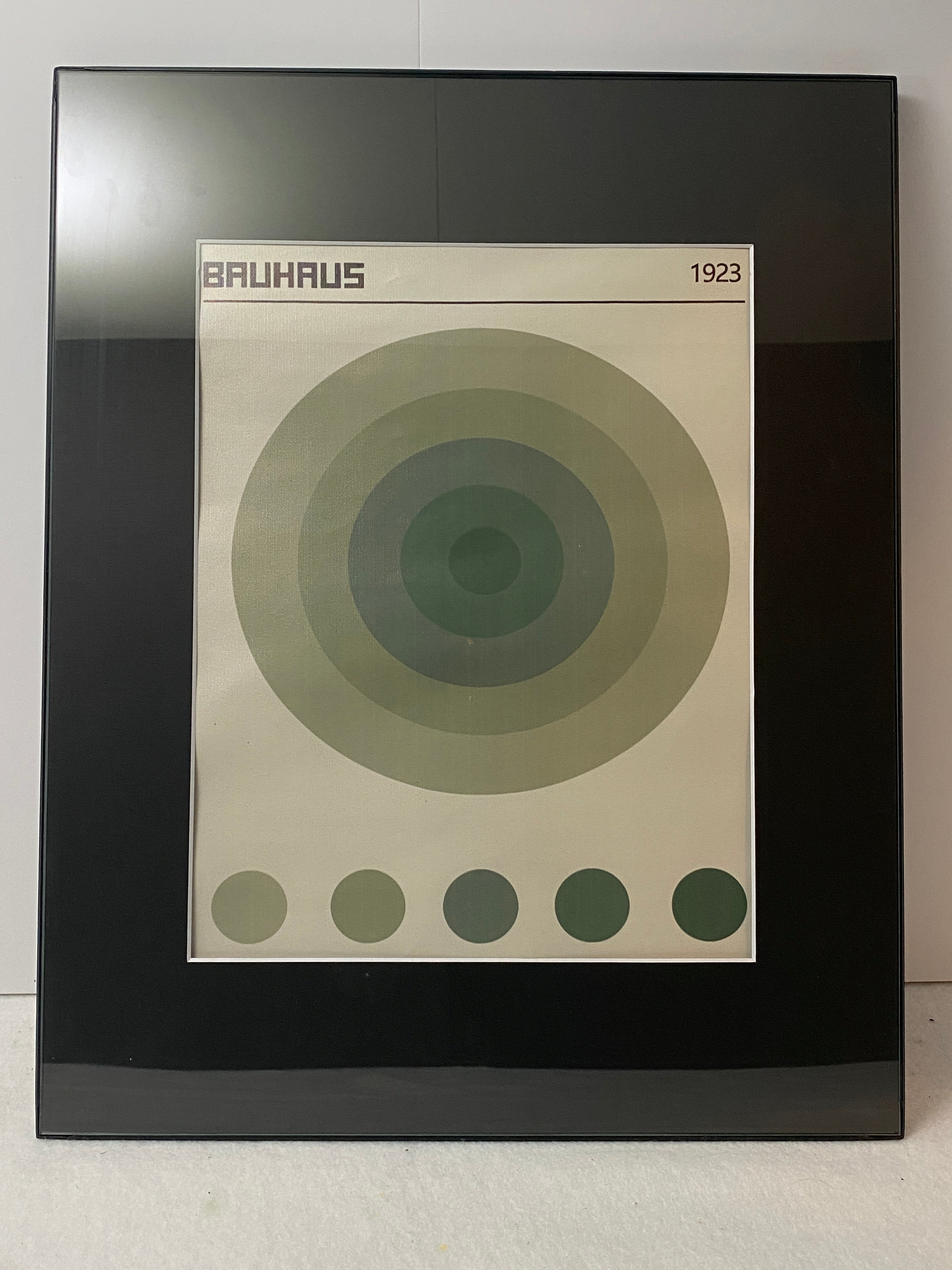 Bauhaus Ombre Green Circles